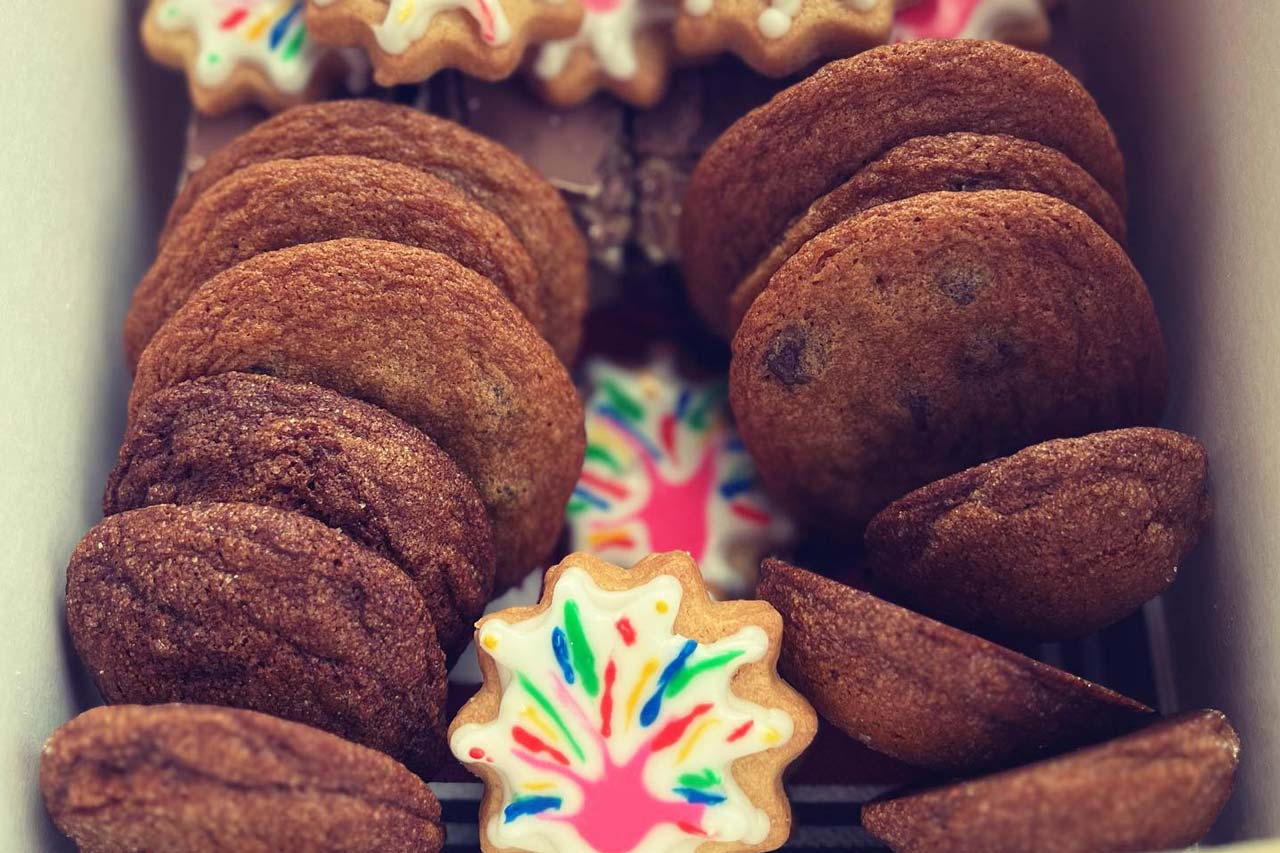 Cookie Box with Sugar, Chocolate Chip and Ginger Cookies